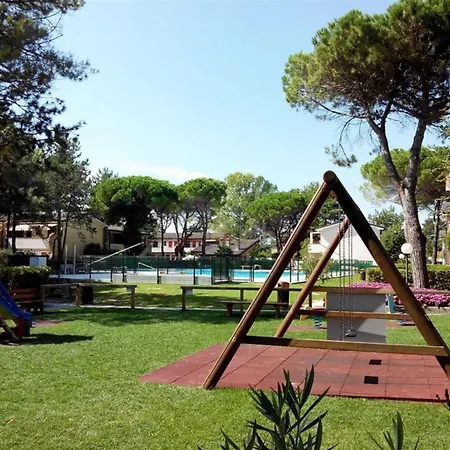With Pool Access Апартаменти