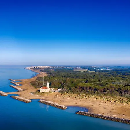 With Pool Access 아파트 비비오네